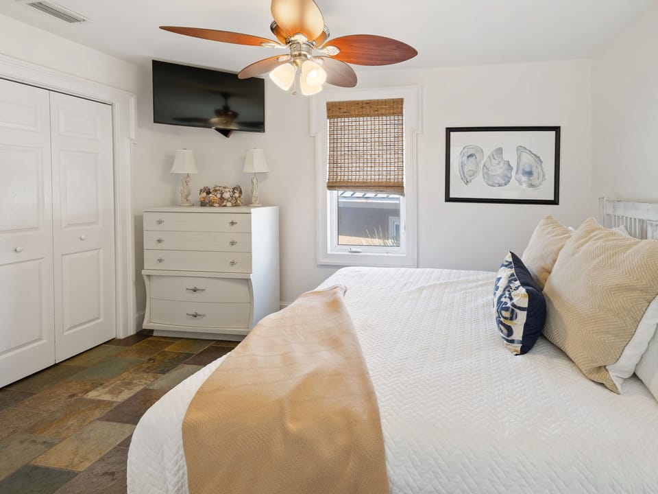 3rd Floor King Guest Bedroom with Ensuite