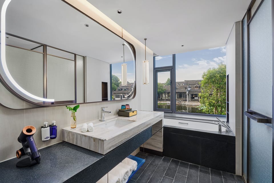 Suite, 1 Bedroom, River View | Premium bedding, laptop workspace, blackout drapes, soundproofing