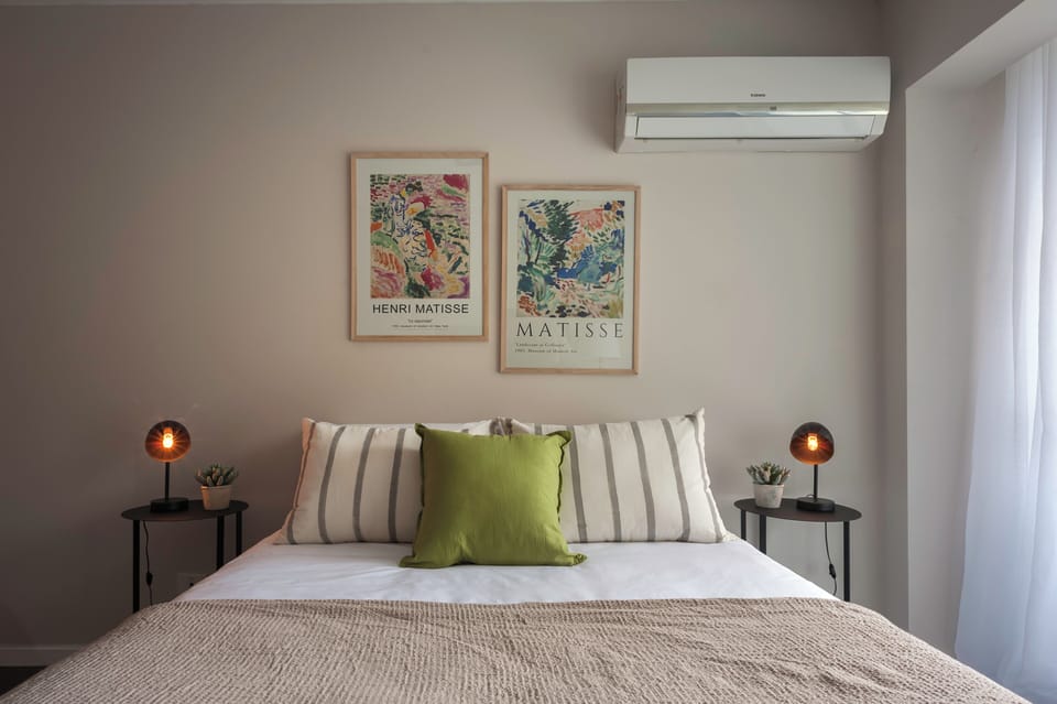 Comfort Studio, City View | Iron/ironing board, cribs (surcharge), WiFi (free), bed sheets