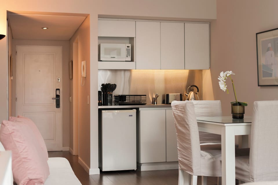 Comfort Studio, City View | Private kitchen | Coffee/tea maker, electric kettle