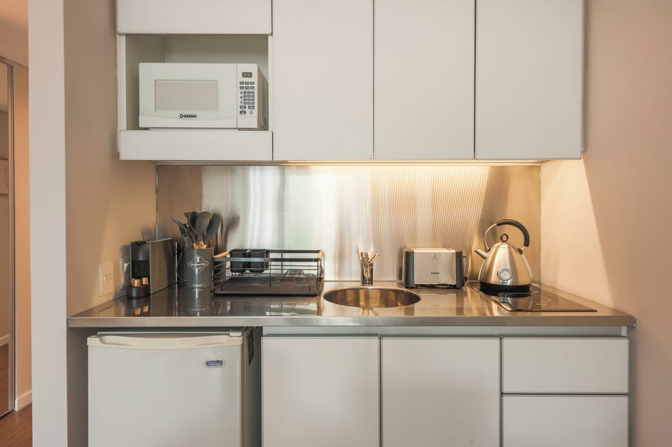 Comfort Studio, City View | Private kitchen | Coffee/tea maker, electric kettle