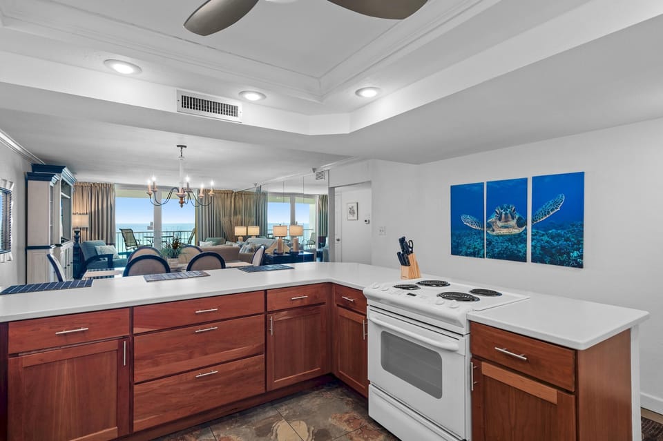 Condo, Multiple Beds (Shoreline Towers 1113) | Private kitchen | Oven, toaster
