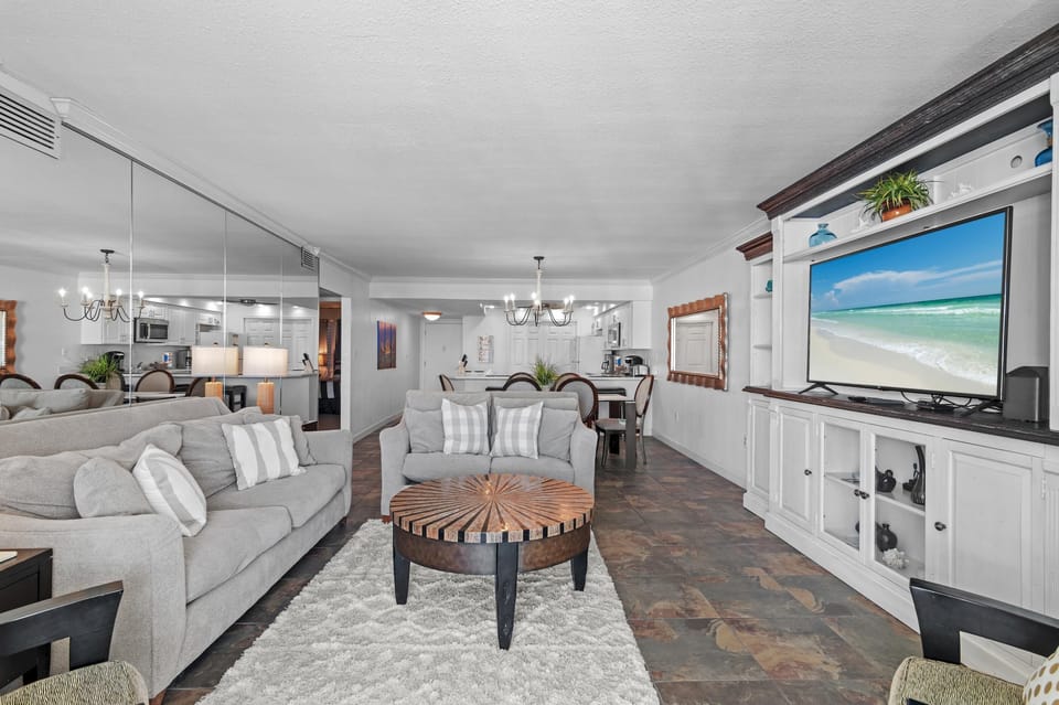 Condo, Multiple Beds (Shoreline Towers 1113) | Living area