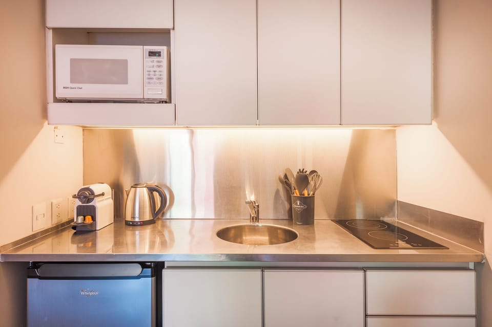 Comfort Studio, City View | Private kitchen | Coffee/tea maker, electric kettle