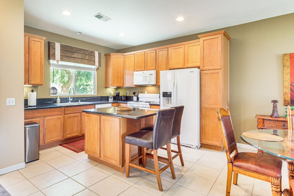 Kitchen | Keurig Coffee Maker | Toaster | Cooking Basics