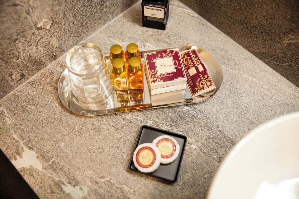 Signature Triple Room | Bathroom | Shower, hair dryer, bidet, towels