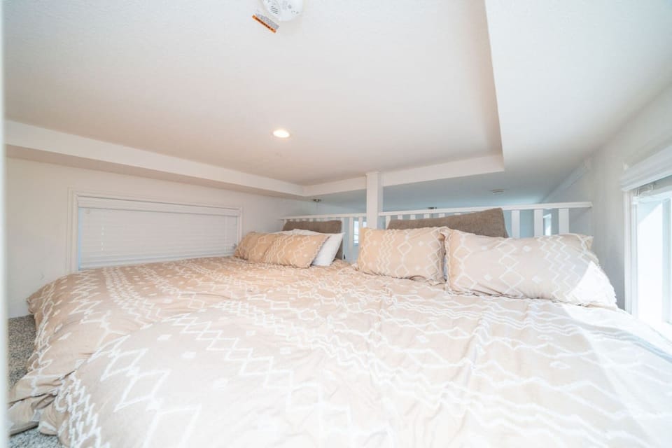 Lost area - (2) Full beds 