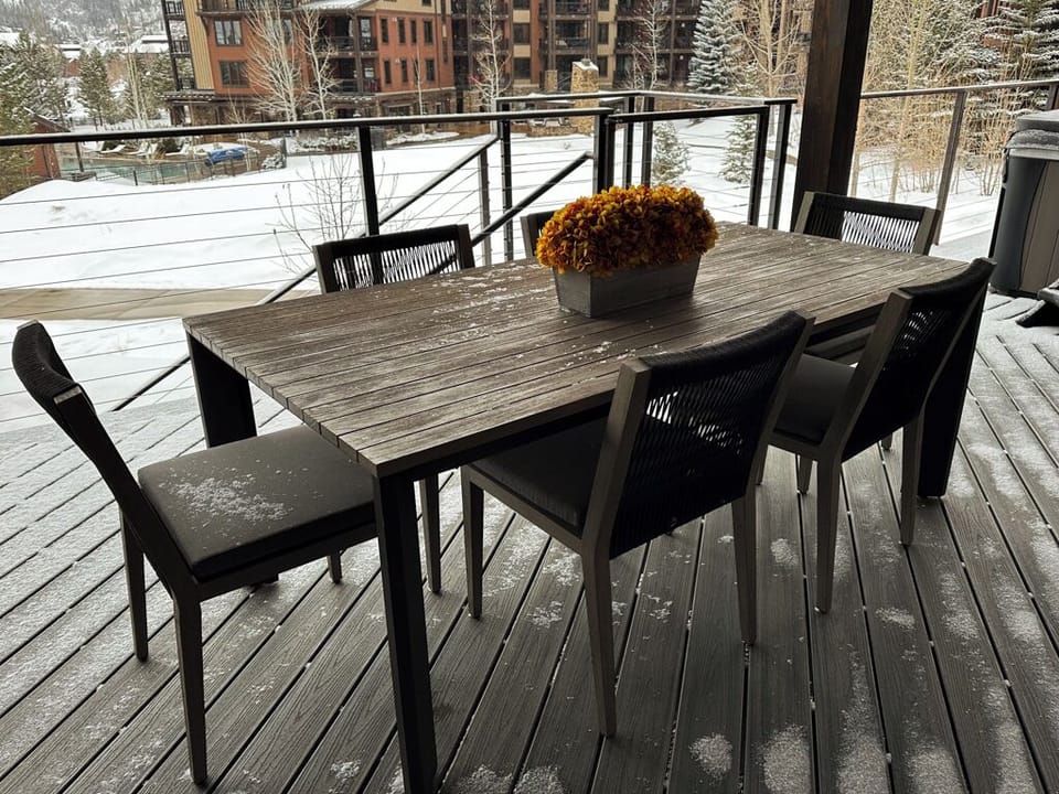 Outdoor dining