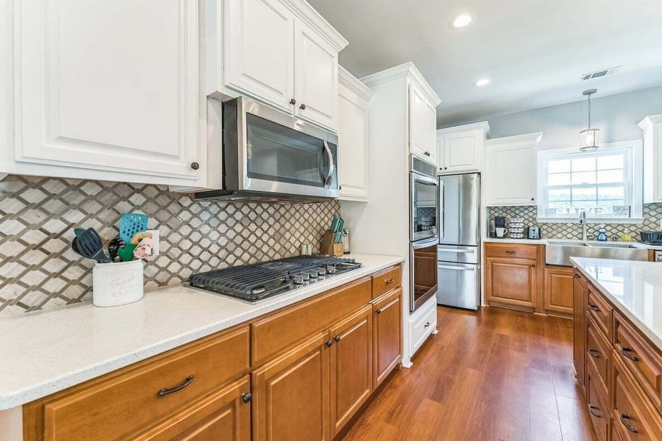 Whip up something delicious in this fully equipped kitchen—made for cooking, gathering, and memory-making.
