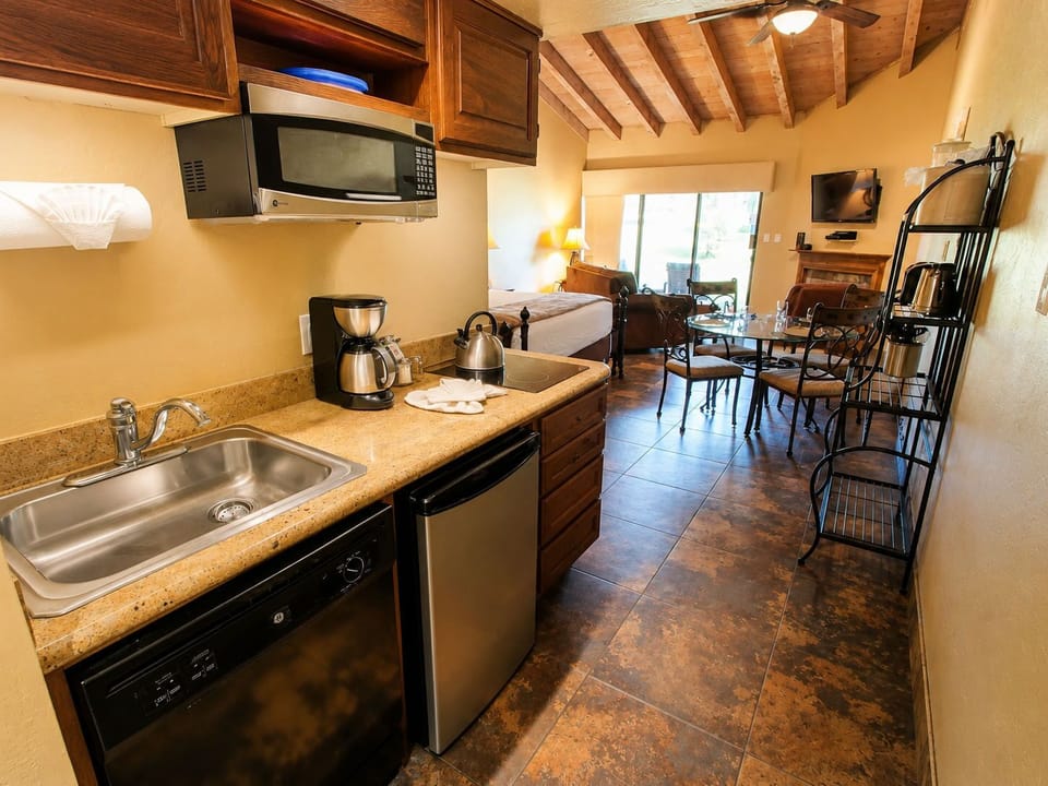 Ignite your culinary creativity in a well-equipped kitchenette, perfect for whipping up breakfast or brewing your favorite coffee before exploring the beauty of Sedona.