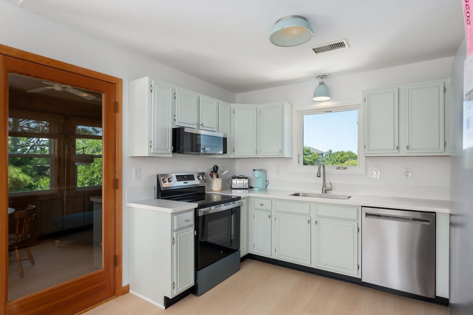 SH153: Sandy Sea View | TL Kitchen Area - Access to Sun Room/Den