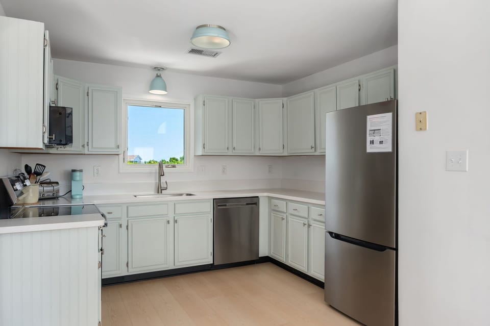 SH153: Sandy Sea View | TL Kitchen Area - Access to Sun Room/Den