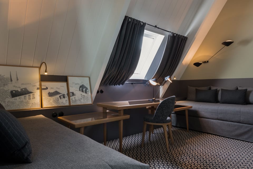 Suite | Premium bedding, minibar, in-room safe, blackout drapes