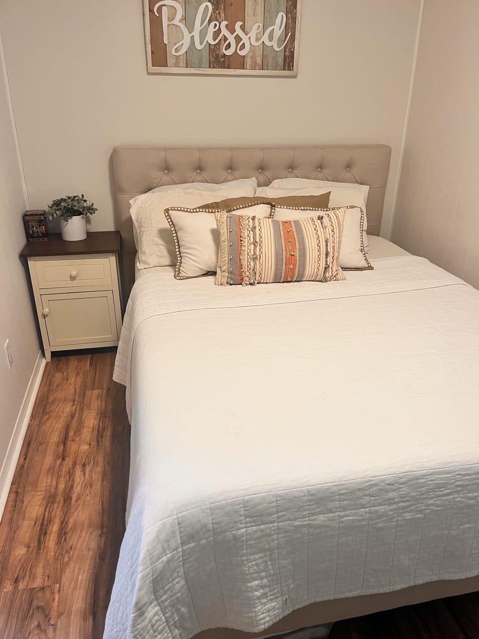 Queen bed bedroom #2