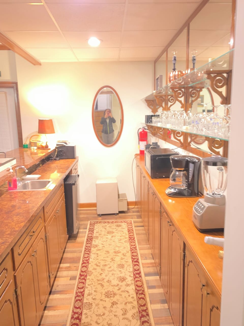 Bar area with mini appliances