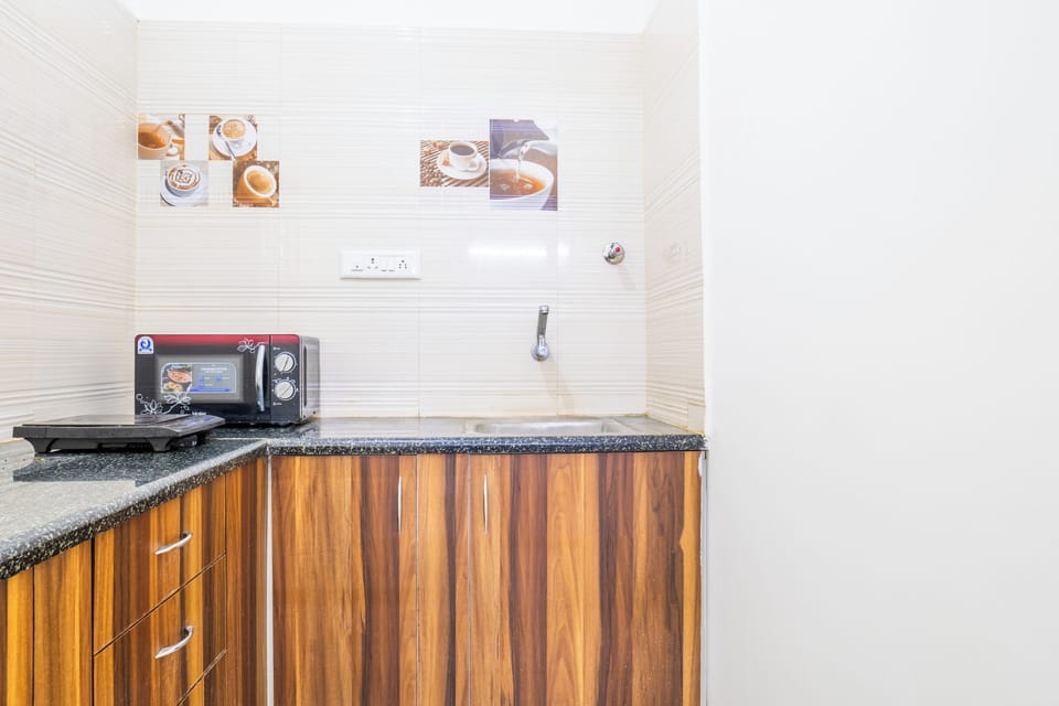 Studio, City View | Private kitchenette | Fridge, microwave, oven, dishwasher