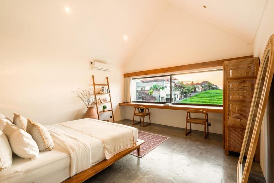 King-size bedroom with AC and pool view – Villa Levante Canggu