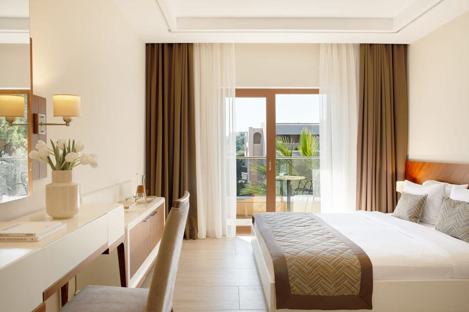 Superior Double Room | Free minibar, in-room safe, soundproofing, iron/ironing board