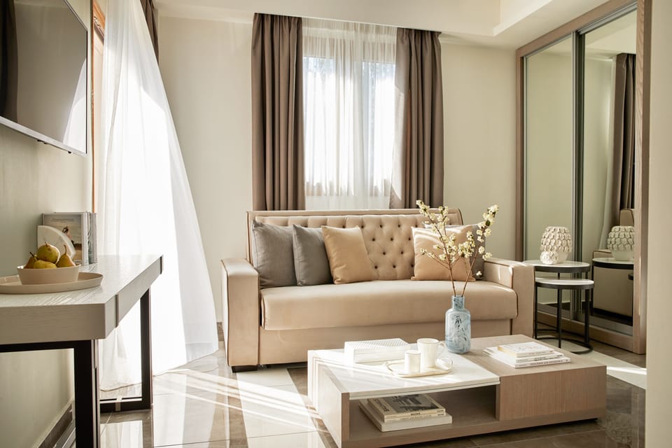 Junior Suite | Free minibar, in-room safe, soundproofing, iron/ironing board