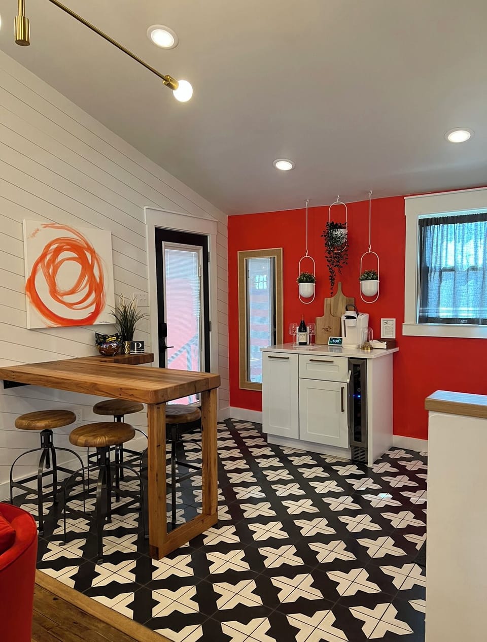The cute kitchen with full coffee bar.