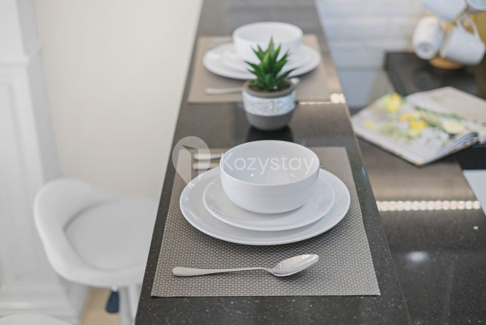 Apartment, 1 Bedroom, City View | Dining room