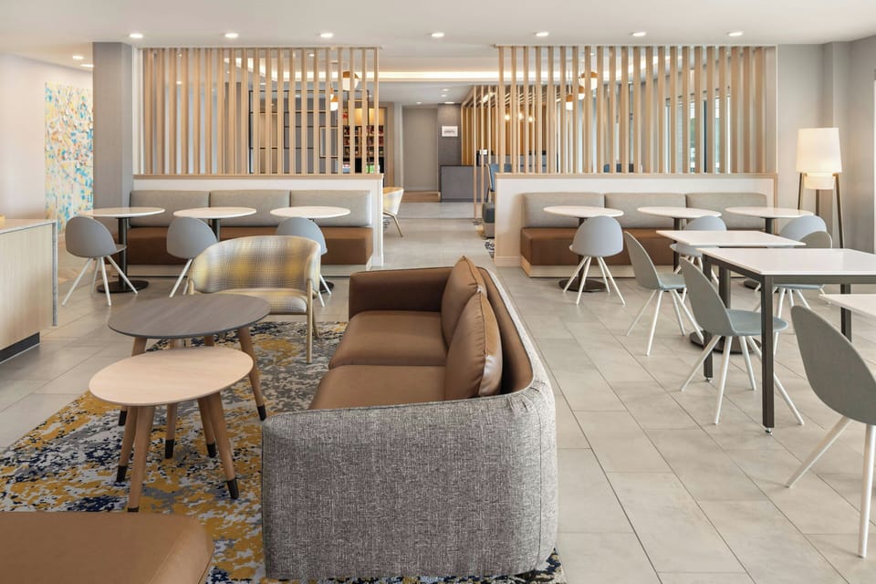 Lobby lounge