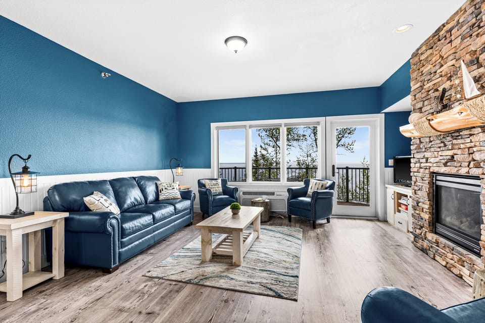 Panoramic Lake‑Superior views from the cozy living space