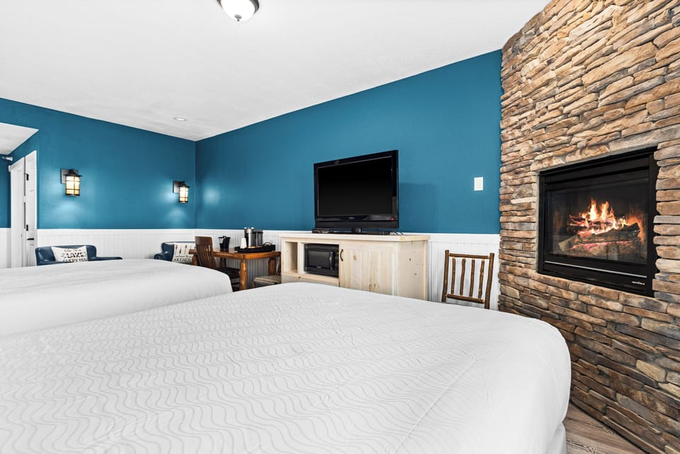 Spacious studio with cozy queen beds for all