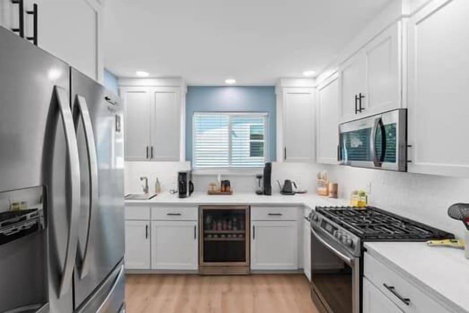 Kitchen - Gas Stove, Microwave, Refrigerator, Beverage Bar
