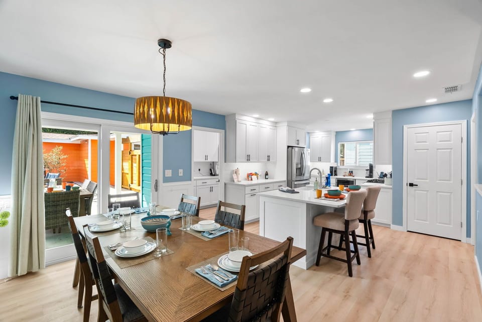 Dining Room - Kitchen with Island Seating