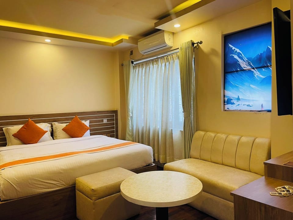 Junior Suite, City View | In-room safe, desk, laptop workspace, soundproofing