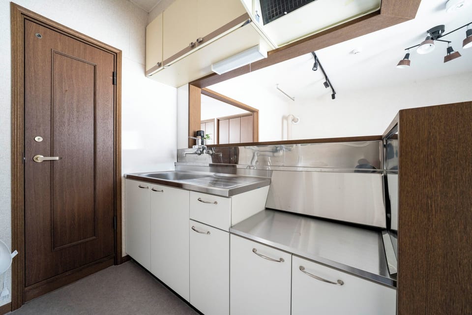 2 bedrooms, iron/ironing board, WiFi (free)
