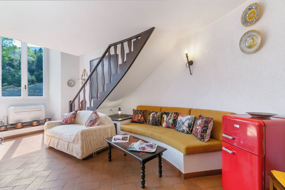 Standard Apartment, 1 Bedroom, Microwave (Albert's  Castle Apt) | Living area | 21-inch Smart TV with digital channels