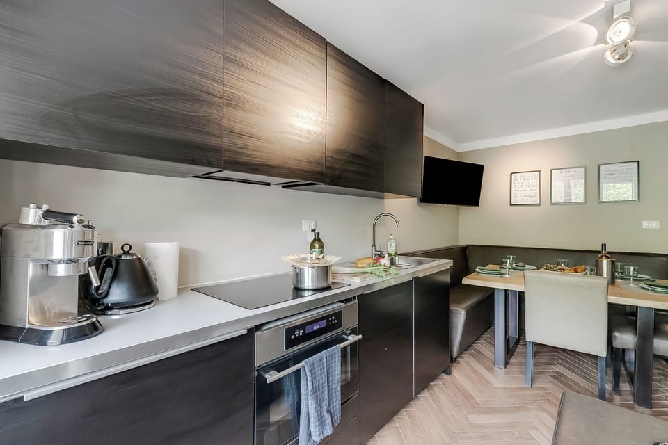 Standard Apartment, Multiple Bedrooms, Mountainside (Boutique Apartment Limone Ski In Ski) | Private kitchen | Fridge, microwave, oven, stovetop