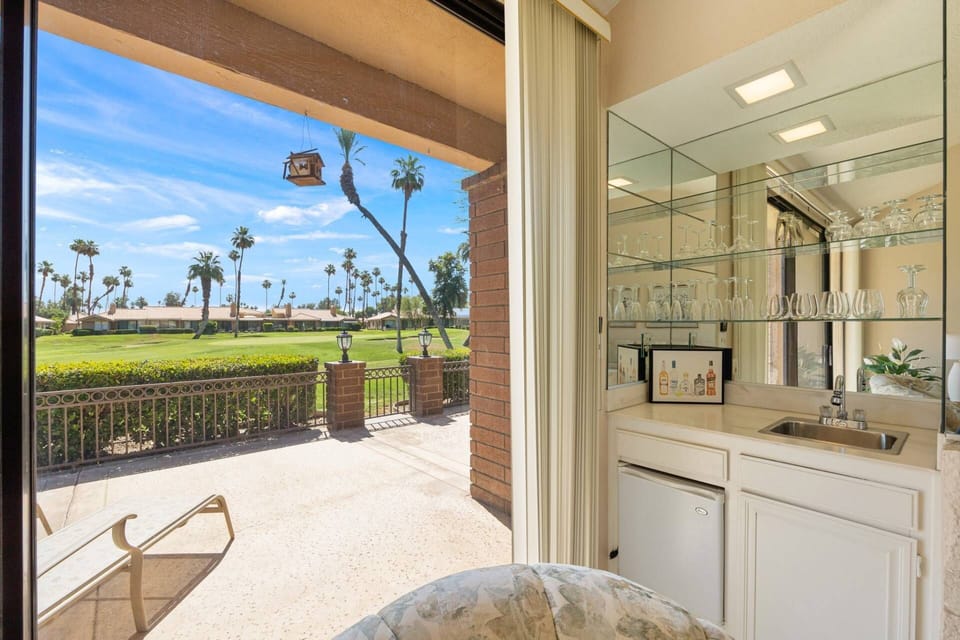 Mini Bar With Fridge