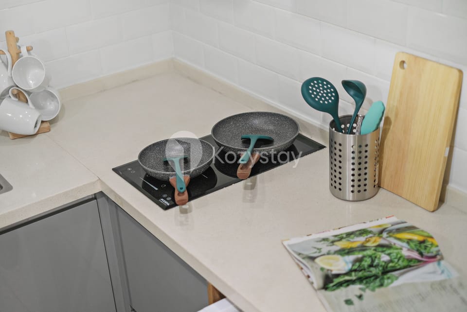 Apartment, 2 Bedrooms, City View | Private kitchen | Full-size fridge, microwave, stovetop, cookware/dishes/utensils