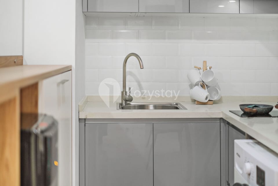 Apartment, 2 Bedrooms, City View | Private kitchen | Full-size fridge, microwave, stovetop, cookware/dishes/utensils