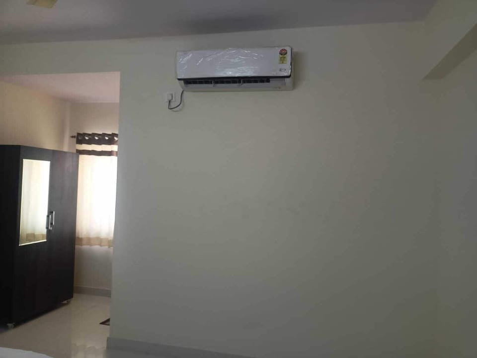Desk, soundproofing, iron/ironing board, free WiFi