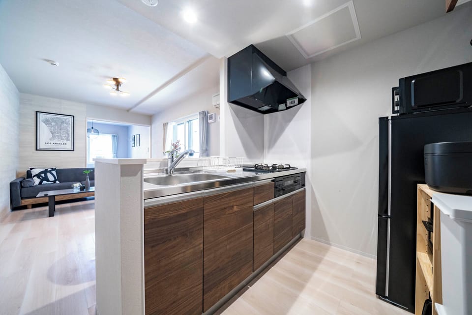 Full-size fridge, microwave, stovetop, electric kettle