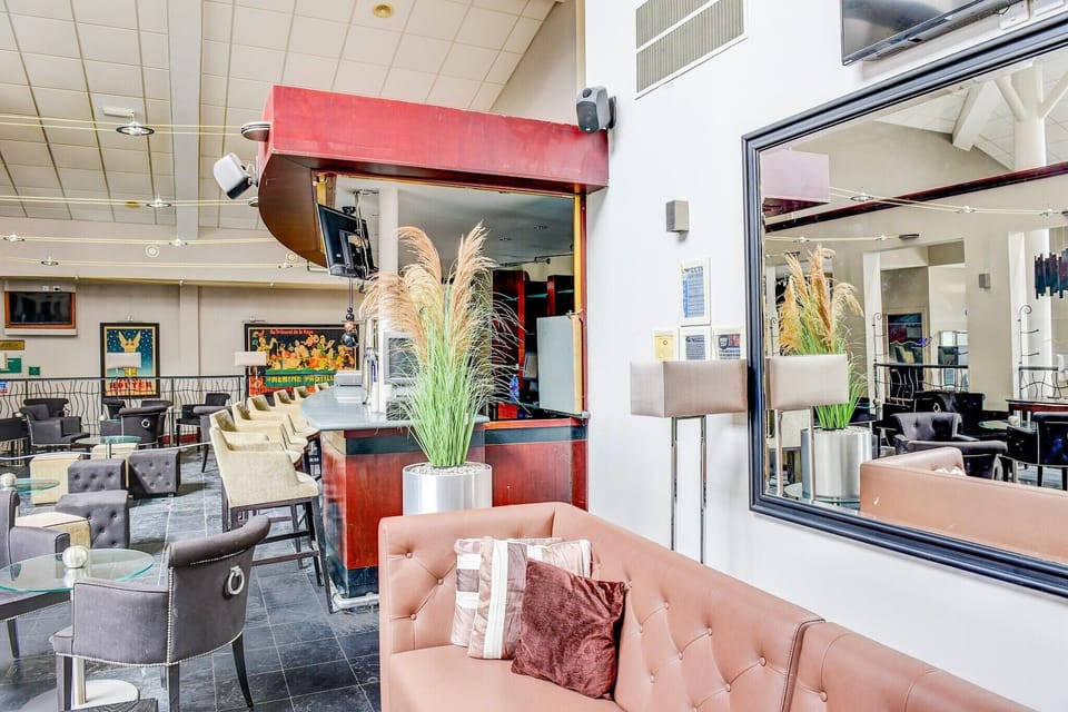 Entrance / Reception