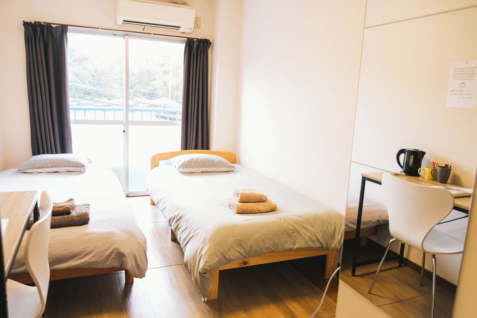 Standard Twin Room, Balcony, City View | Desk, laptop workspace, WiFi (free), individually decorated