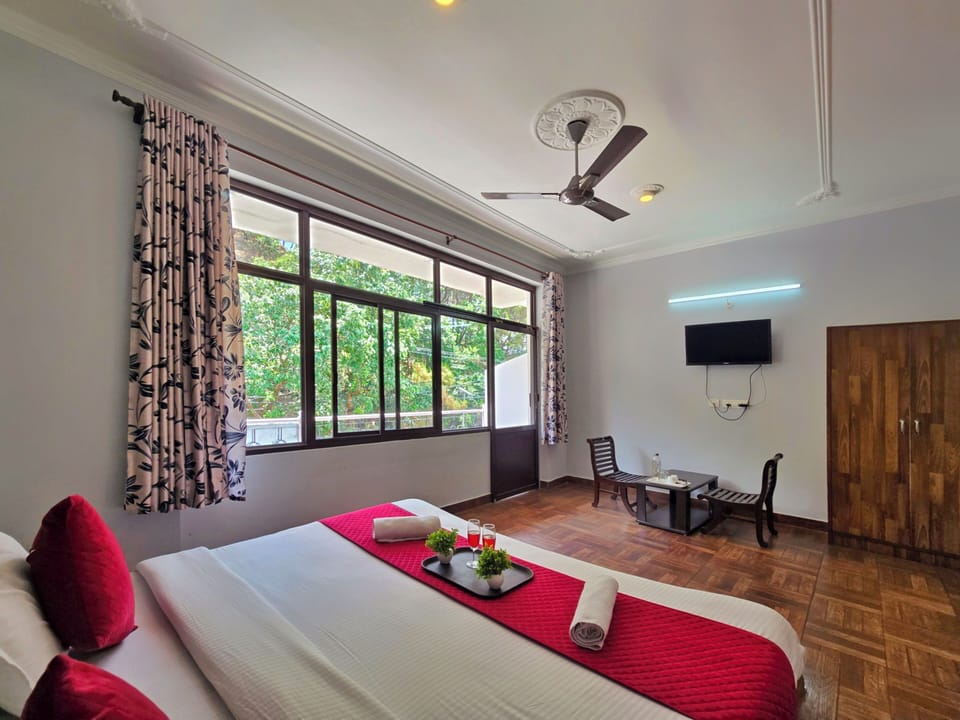 Deluxe Front View Balcony Room | Laptop workspace, free WiFi, bed sheets