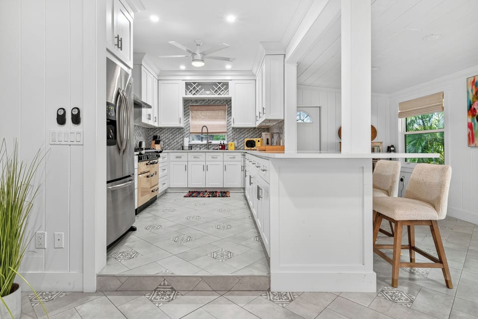 Whip up meals in our bright, modern kitchen! Fully equipped with sleek stainless steel appliances, ample white cabinetry, and a charming backsplash. Enjoy cooking in this well-appointed space.