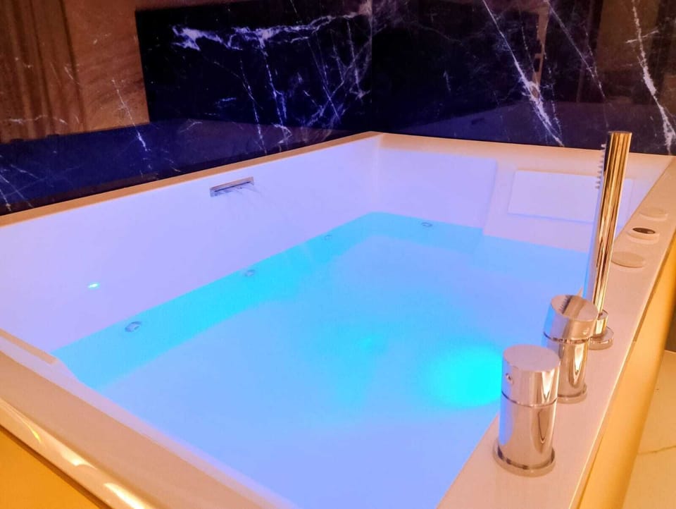 Exclusive Room, City View | Private spa tub