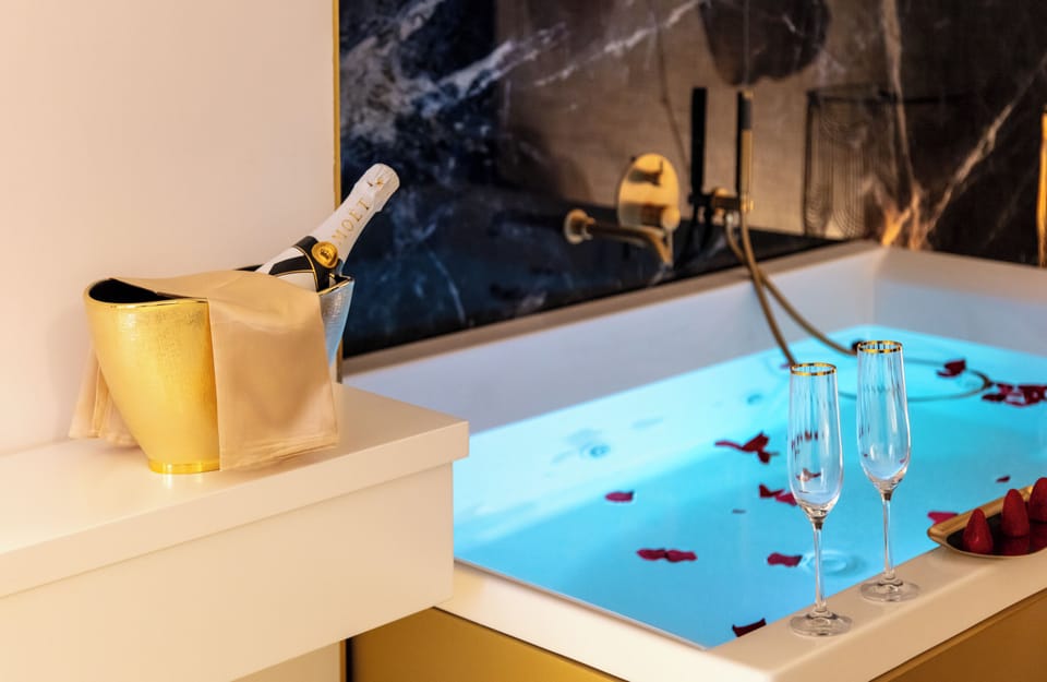 Luxury Quadruple Room, City View | Private spa tub