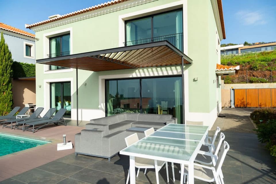 House | 4 bedrooms, desk, Internet