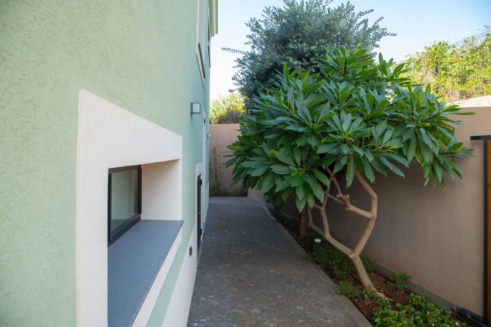 House | 4 bedrooms, desk, Internet