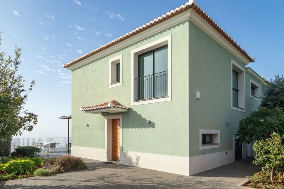 House | 4 bedrooms, desk, Internet