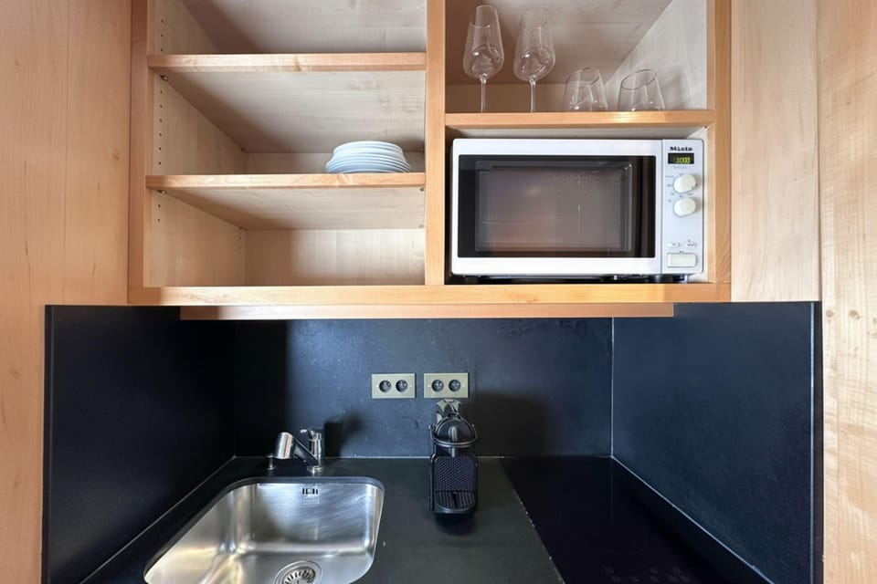 Deluxe Studio, City View | Private kitchen | Mini-fridge, microwave, stovetop, dishwasher