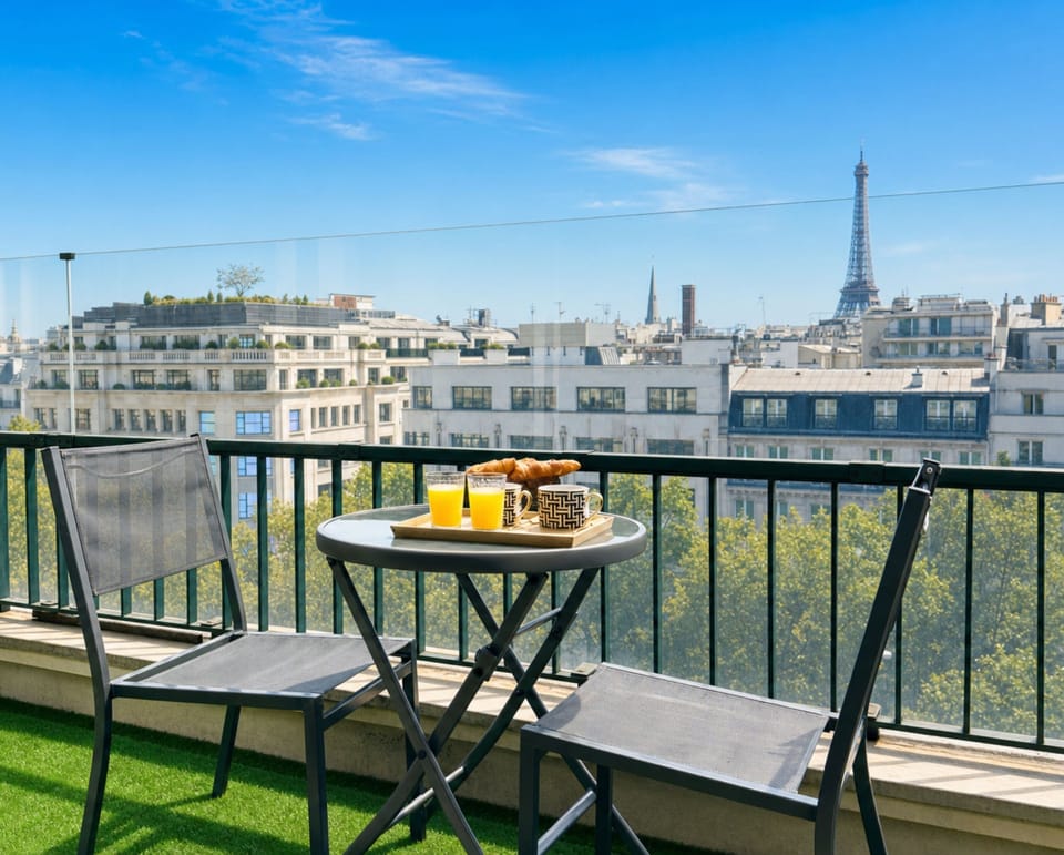 Deluxe Studio, City View | Terrace/patio